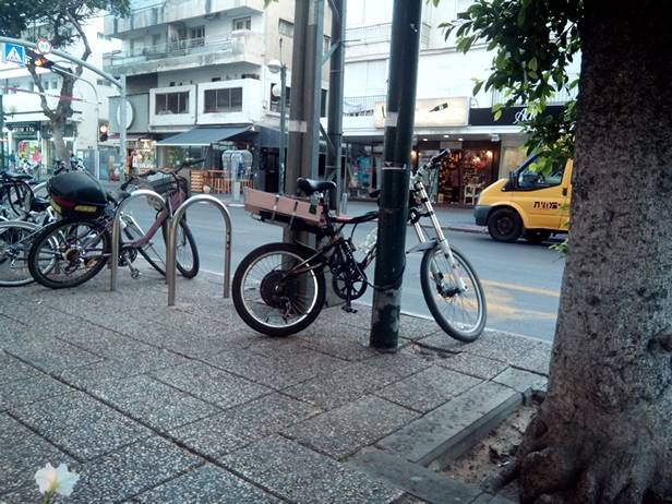 Battery pack on bicycle