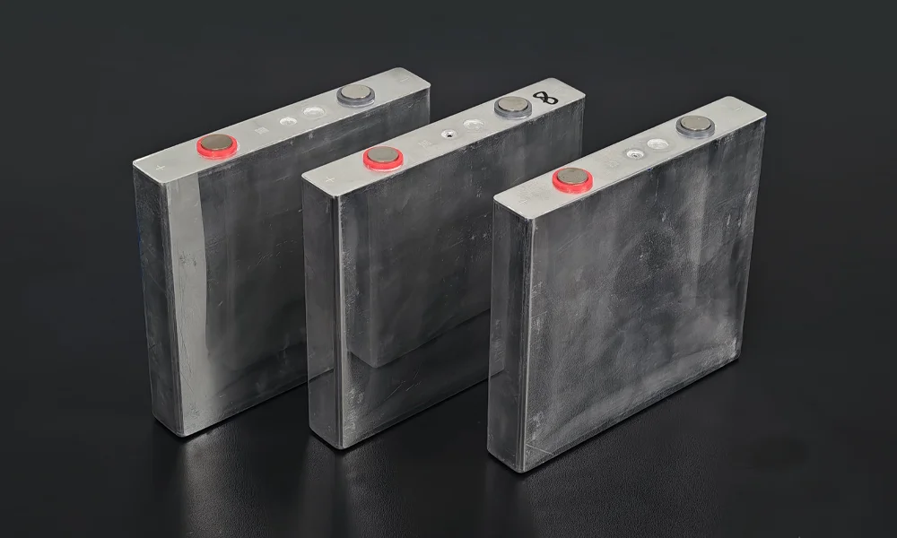 Aluminium prismatic cell dummy models with a filling port