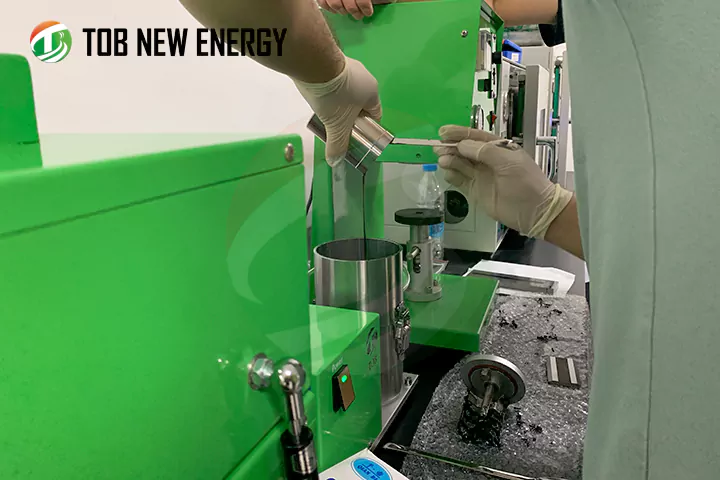 Kunden in TOB Labor für Batterieaufschlämmung Misch- und Beschichtungsexperimente